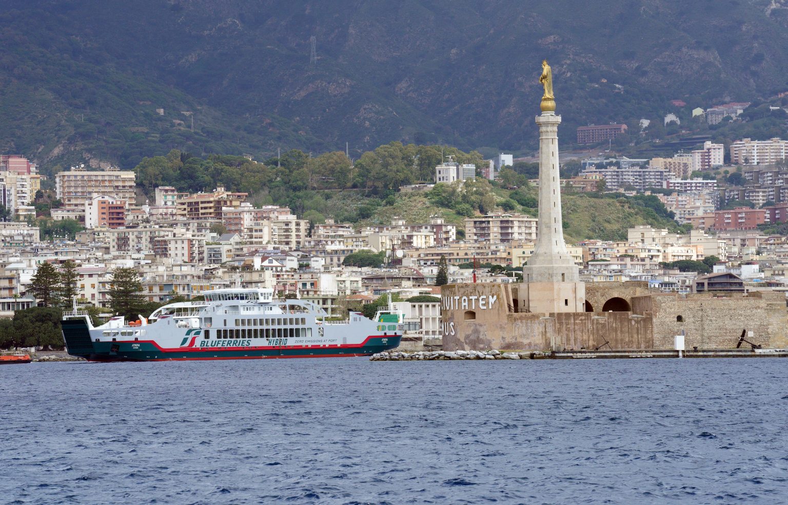 traghetto bluferries porto messina