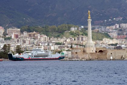 traghetto bluferries porto messina
